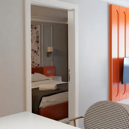 Otto Tunali * アンカラ