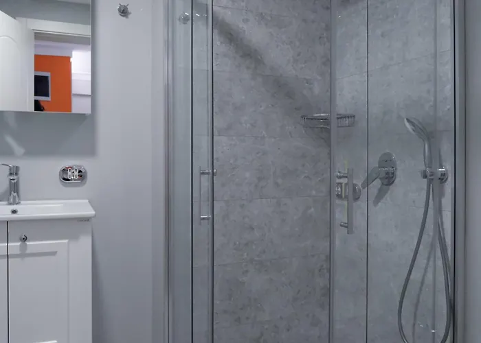 Otto Tunali Apartment *