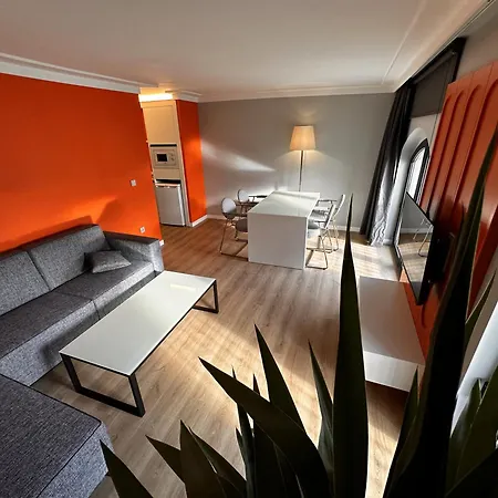 Otto Tunali 公寓 *